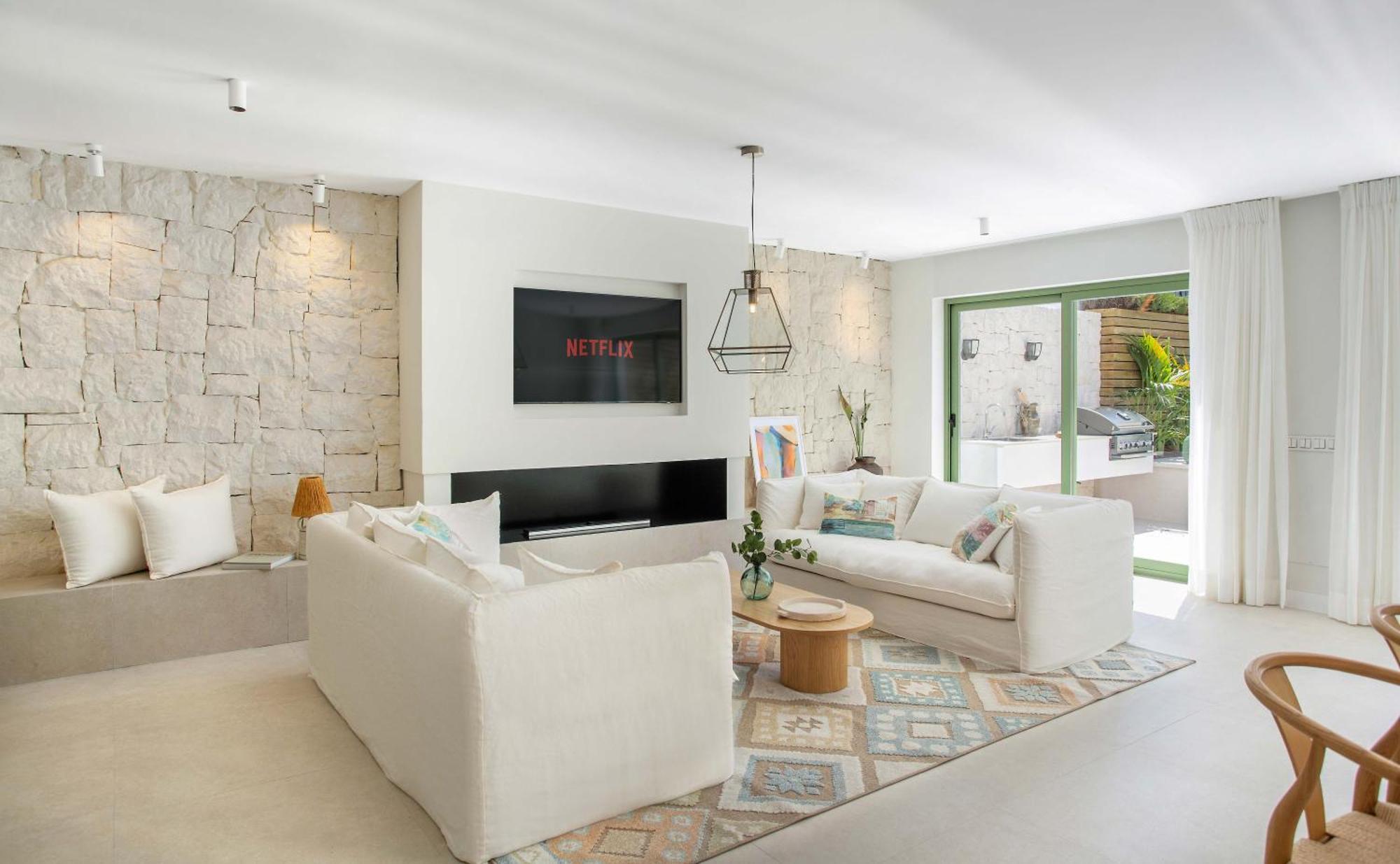 Vacation I Casa Savia, Private Heated Pool, Luxury Interiors, 10min Walk To The Marbella